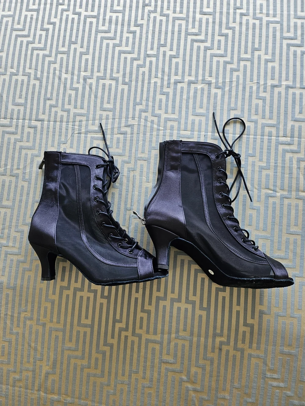 N/A elegant black